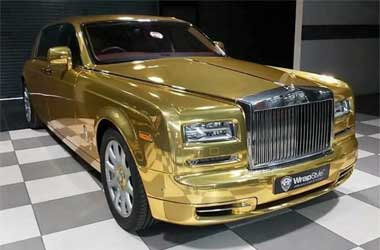 Rolls-Royce Phantom Berwarna Emas Dijadikan Taksi Mewah