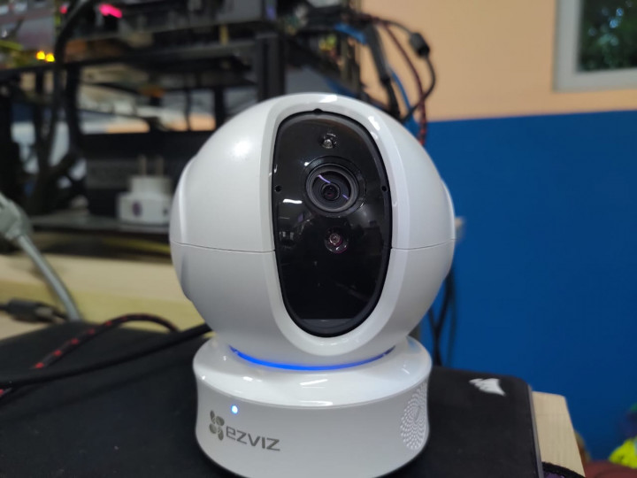 Ezviz C6CN, Kamera Pengawas 360 Derajat Sederhana yang Canggih