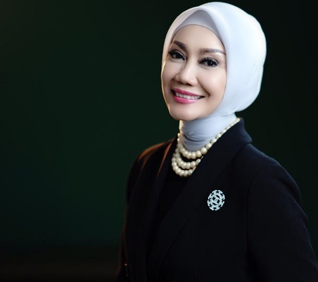 Pakaian formal sendiri bisa dibedakan sesuai acara yang dihadiri. (Foto: Dok. Instagram/@okkyasokawatireal)