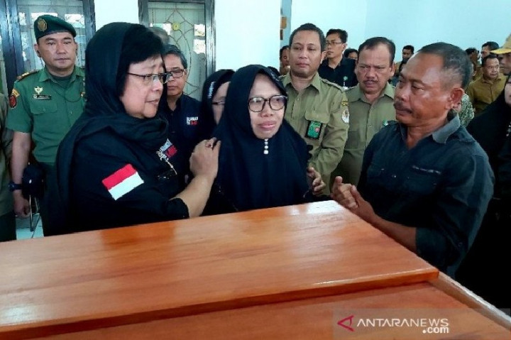 Menteri Siti Lepas Jenazah Staf Korban Tabrakan Kapal