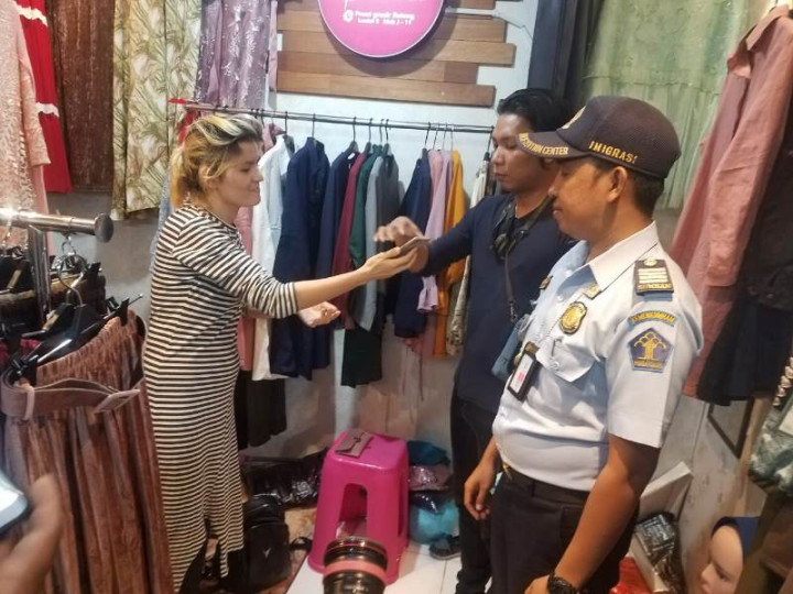 Berjualan Pakaian, Pengungsi asal Afganistan Ditangkap