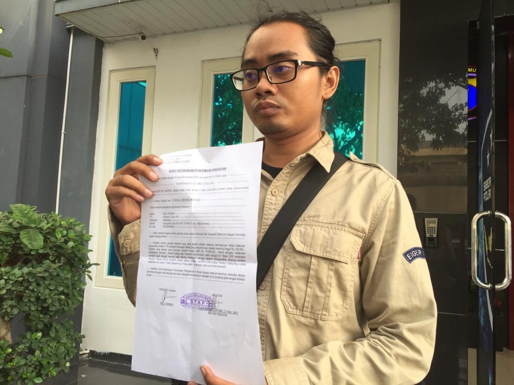 Willy Iriawan, jurnalis media nasional (ANTARA), korban pembobolan rekening bank usai melapor ke Siber Ditreskrimsus Polda Jatim, di Surabaya, Selasa, 10 Maret 2020. Medcom.id/Amaluddin