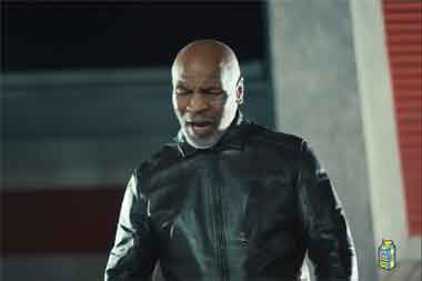 Mike Tyson Layangkan Tinju ke Eminem