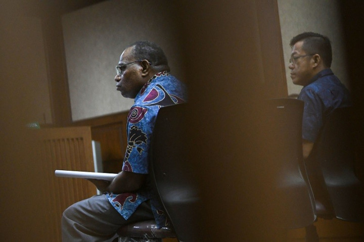 Mantan Kadis Papua Dituntut Delapan Tahun Bui