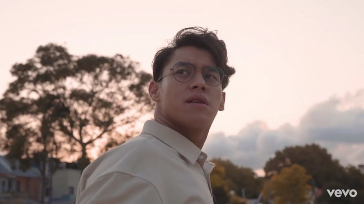 Ardhito Pramono Ungkap Sisi Gelap di Album Mini Terbaru