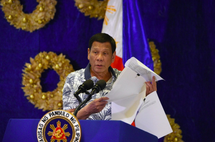 Presiden Filipina Tes Virus Korona Demi Pencegahan