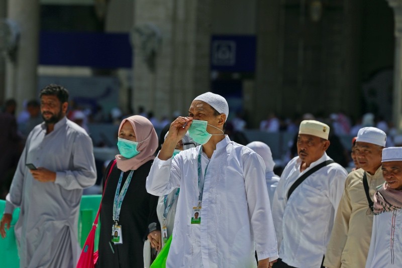 Virus korona sempat memaksa Pemerintah Arab Saudi menutup Mekkah. Foto: AFP