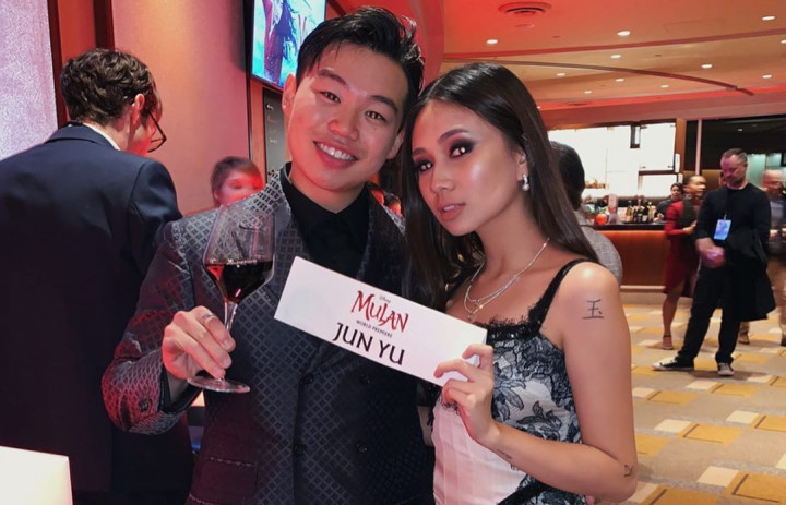 Rich Brian dan NIKI Bangga dengan Aktor Film Mulan