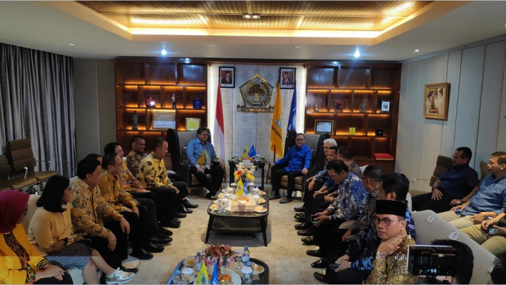 Kelakar Zulkifli Hasan Saat Bertemu Airlangga