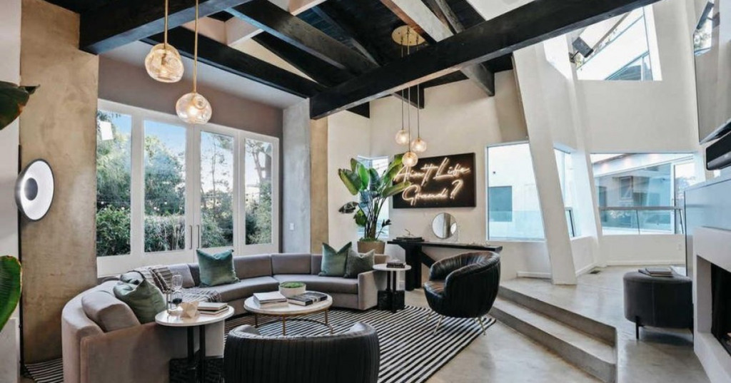 Rumah penyanyi Halsey yang bergaya kontemporer. Foto: Realtor.com