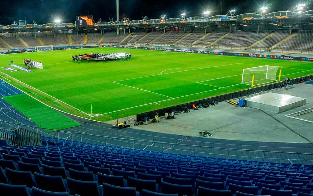 Suasana pertandingan antara LASK vs Manchester United di leg pertama babak 16-besar Liga Europa digelar tanpa penonton (Foto: AFP/Joe Klamar)