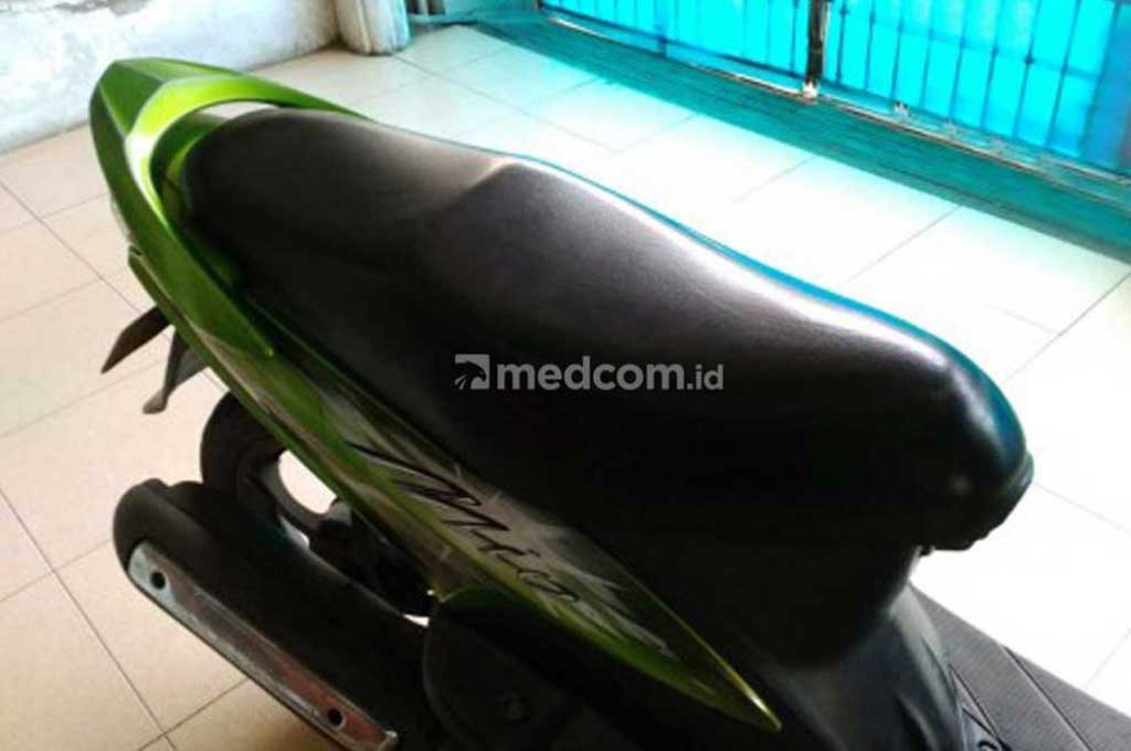 Jok motor rusak bikin berkendara jadi tidak nyaman. Medcom.id/M. Bagus Rachmanto