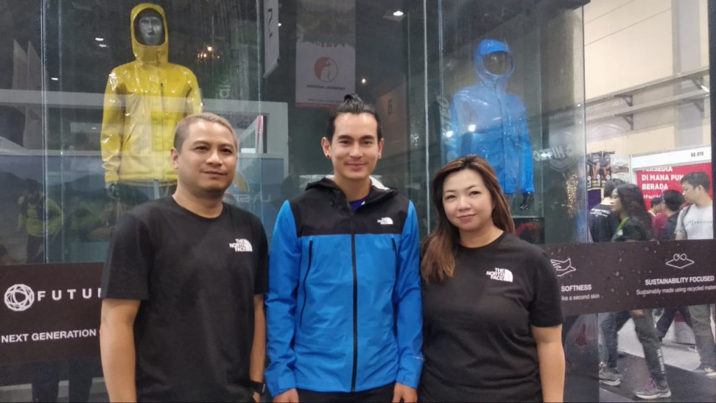 Atlet pendaki asal Indonesia, Rikas Harsa (tengah) (Ist)