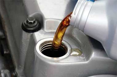 Empat Fakta Penting Seputar Oli Mesin Motor