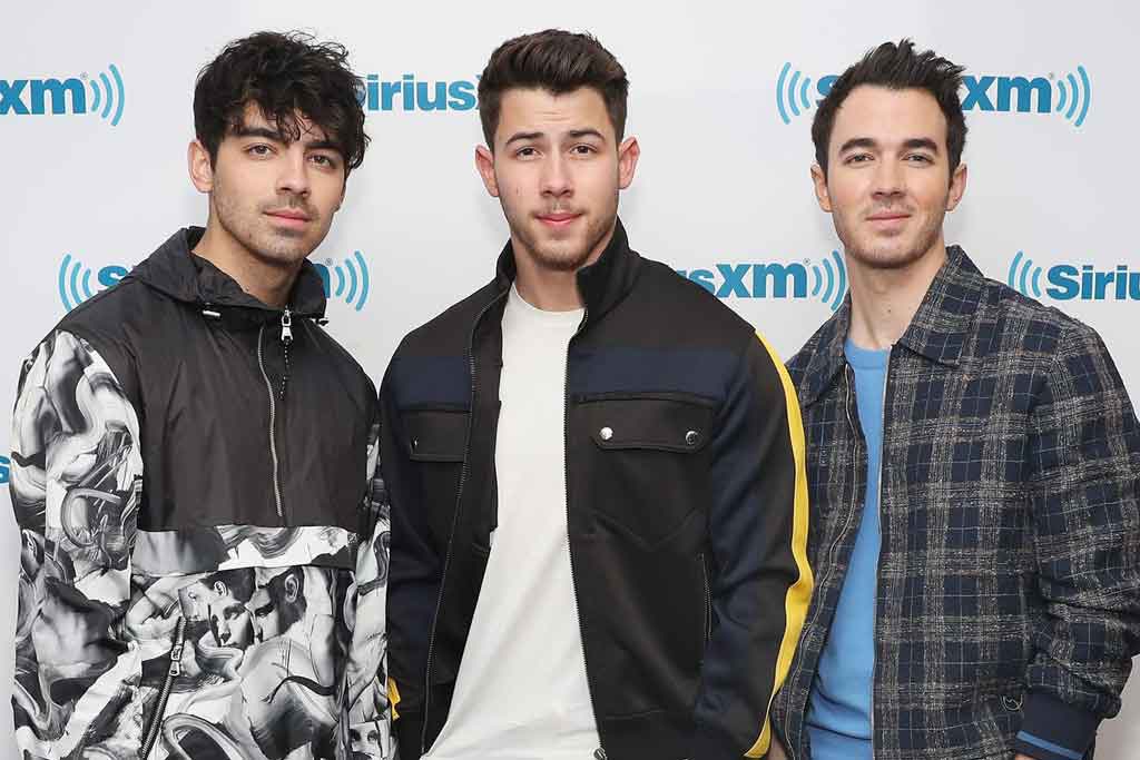 Jonas Brothers Batalkan Konser Demi Mencegah Penyebaran Korona