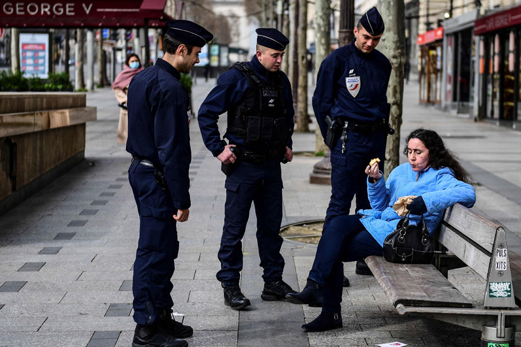 Terapkan Lockdown, Prancis Kerahkan 100 Ribu Polisi