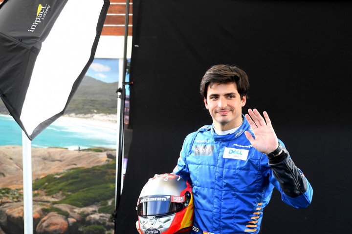 Pebalap McLaren Carlos Sainz Negatif Korona