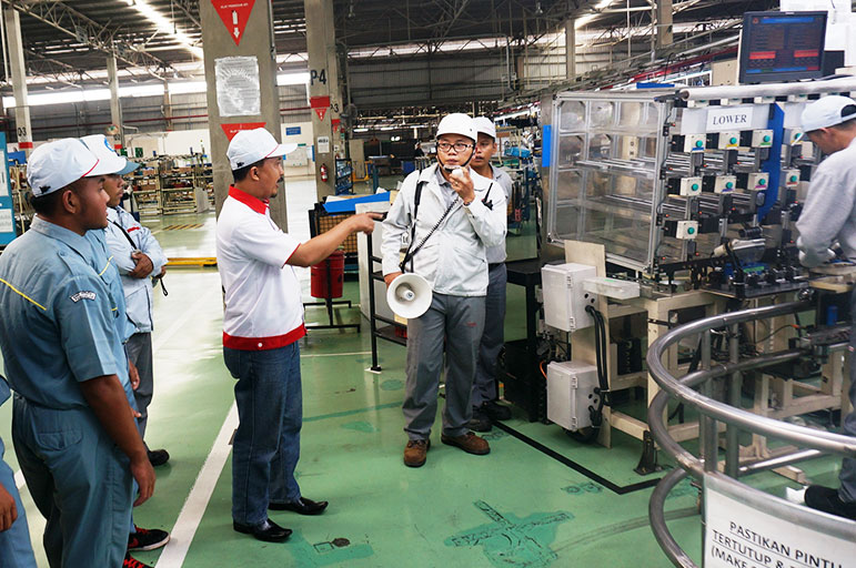 Nissan hentikan produksi mobil di Purwakarta Jawa Barat. NIssan