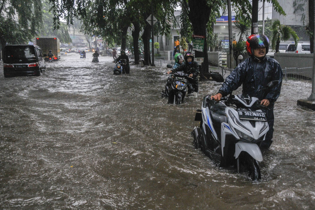 download video tentang banjir Banjir Genangi Jalan Ir Juanda Bekasi Medcom id