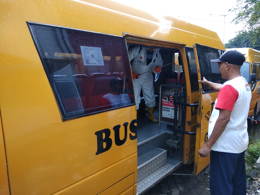  Bus  Sekolah di  DKI Disemprot Disinfektan Medcom id
