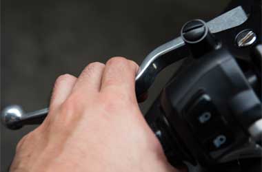 Gaya Berkendara Seperti Ini Bikin Kopling Motor Cepat Aus