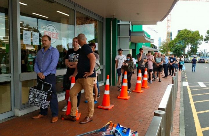 Jelang <i>Lockdown</i>, Warga Selandia Baru Berburu Bahan Makanan