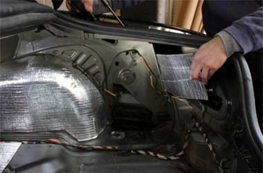 Trik Memasang Peredam Suara Mobil ala Daihatsu