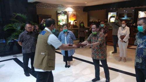Keteladanan dan Gotong Royong Nasional Melawan Covid-19