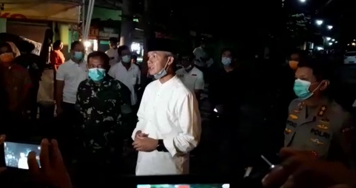 Ganjar Minta Masyarakat Doakan Ibunda Jokowi dari Rumah Masing-Masing