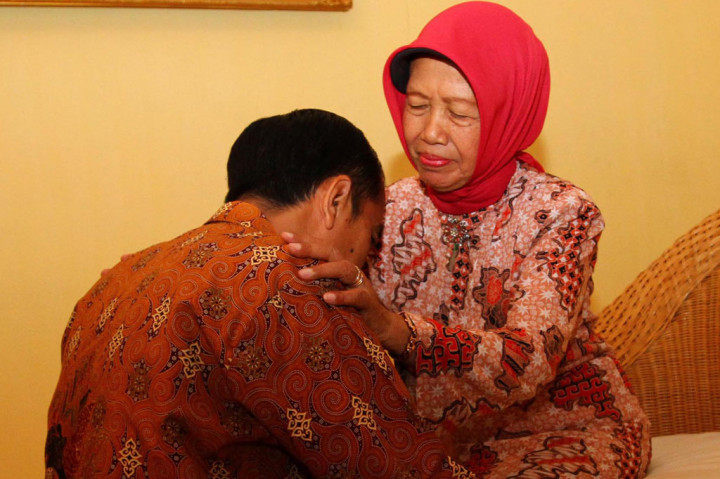 Istana Pastikan Mendiang Ibunda Jokowi Tidak Terpapar Covid-19