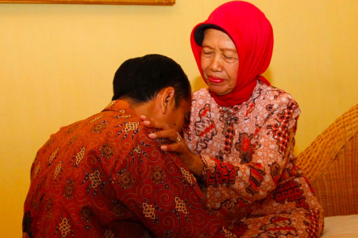 Duka Cita PM Malaysia Atas Wafatnya Ibunda Jokowi