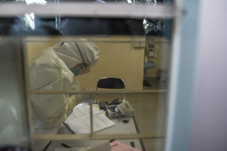 Industri Diminta Produksi APD karena Kasus Korona Meningkat