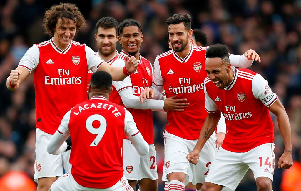 Selebrasi para pemain Arsenal berselebrasi usai membobol gawang West Ham United (Foto: AFPIan Kington)