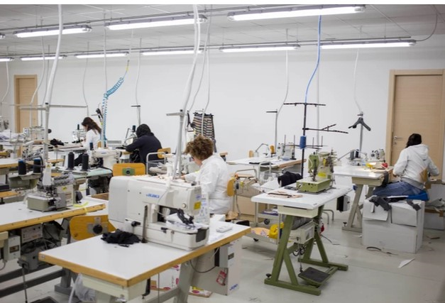 Covid-19 Meluas, ModaImpresa Produksi Masker