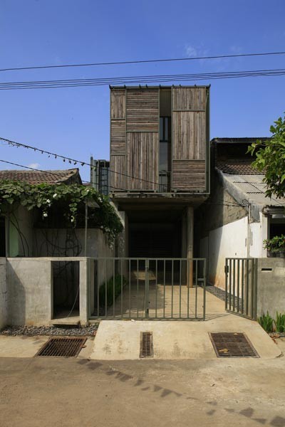 'Rumah Panggung' Modern, Jejak Djuhara di Pemukiman Padat