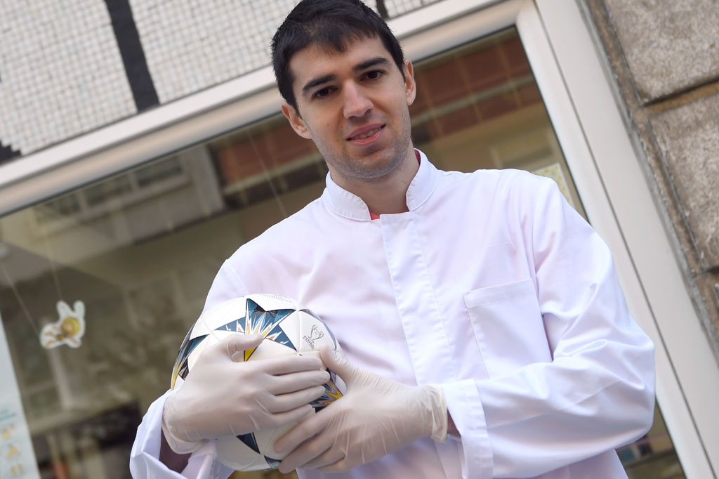 Pesepakbola Spanyol Beralih Jadi Apoteker untuk Lawan Korona