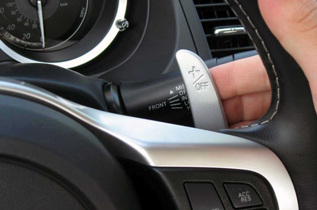 Paddle shift khusus untuk memindahkan transmisi otomatis secara manual. Clublexus