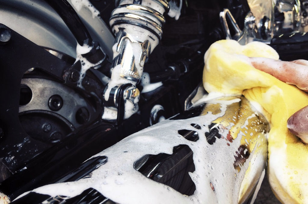 Berikut adalah 3 komponen yang sebaiknya diperiksa saat sepeda motor sulit dinyalakan sesaat setelah dicuci. Suzuki