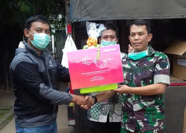 Bantuan Wadah Makan dan Botol untuk Perangi Covid-19