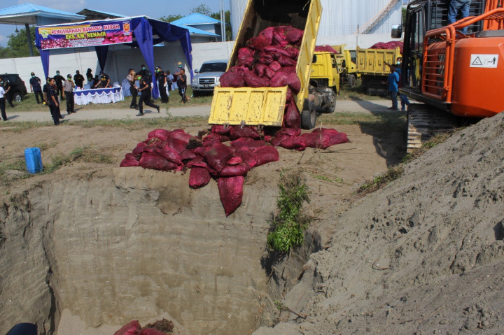 18 Ton Bawang Merah Ilegal di Aceh Dimusnahkan
