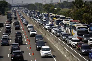 Ketahui Jarak Aman Mobil saat Macet
