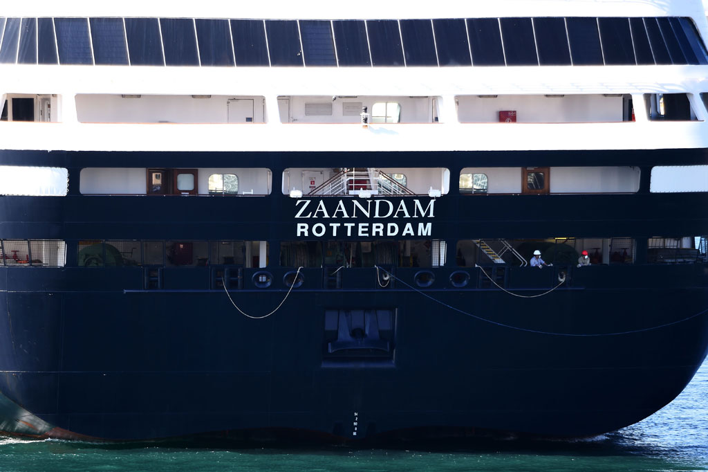 Zaandam dan Rotterdam Berlabuh di Florida