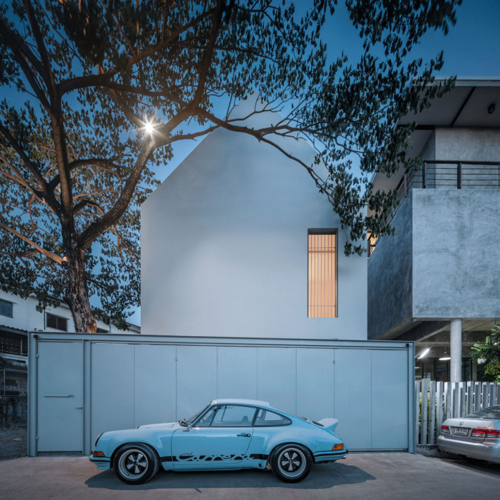 Basic House, Hunian Minimalis Kolektor Mobil