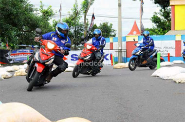 Begini Cara Putar Balik yang Aman Pakai Sepeda Motor