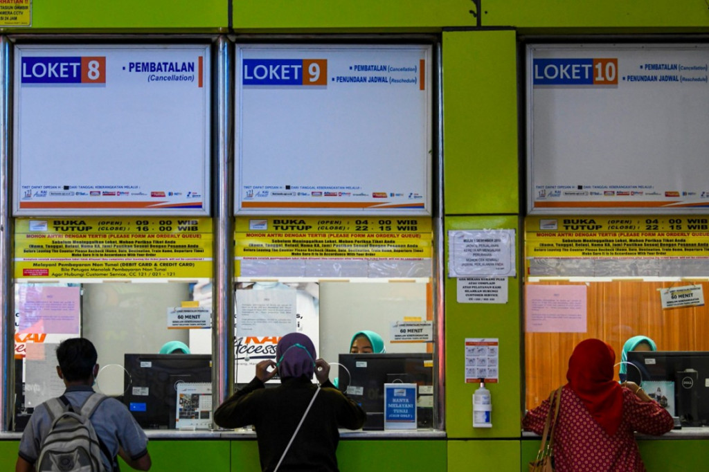 PT KAI beri full refund pembatalan tiket perjalanan karena wabah virus korona (covid-19). Foto: Antara/Nova Wahyudi