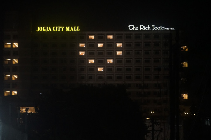 Puluhan Hotel di Jogja Nyalakan Lampu Berbentuk Hati