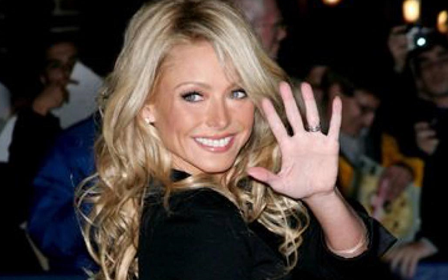 (Menurut Ripa, isolasi diri menyebabkan orang-orang memotong rambut dengan tangan mereka sendiri. (Foto: Dok. Instagram/@kellyripa)
