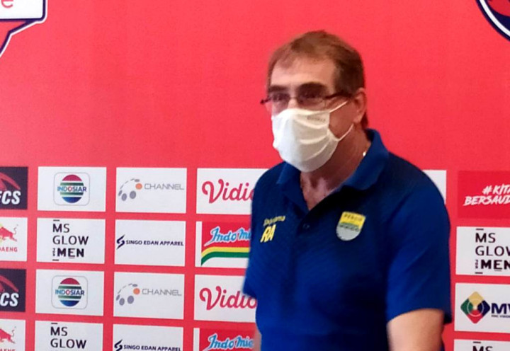 Pelatih Persib Bandung Mengaku Pernah Dibohongi PSSI