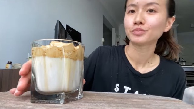 Cara Membuat Dalgona Coffee Tanpa Mixer Listrik