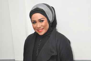 Glenn Fredly di Mata Melly Goeslaw